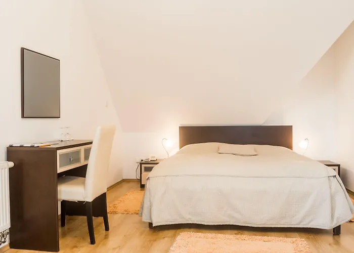 A. Malka Πανσιόν 3*