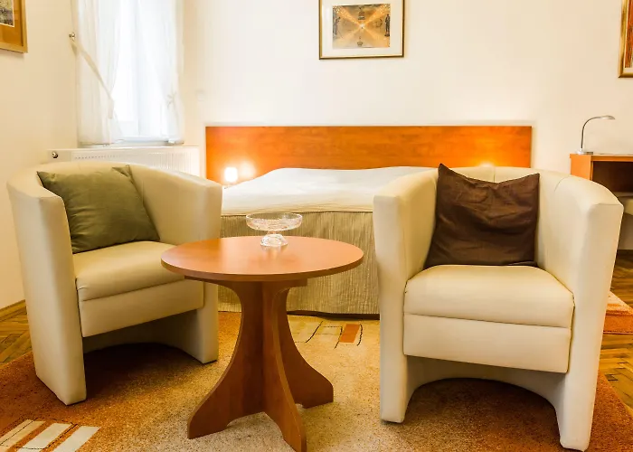 A. Malka Πανσιόν