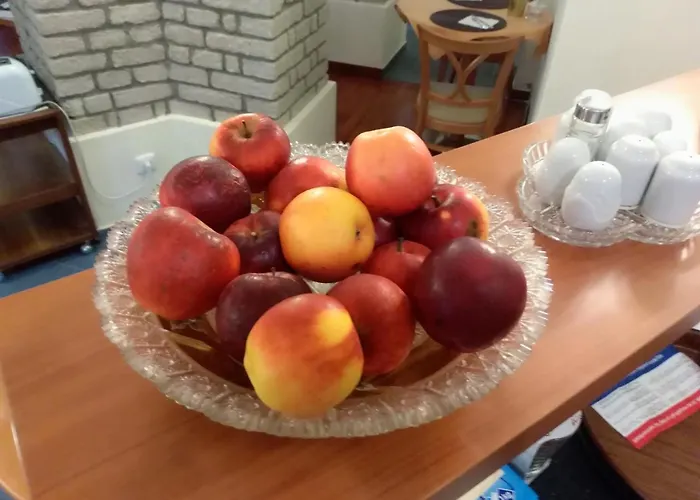 A. Malka Πανσιόν